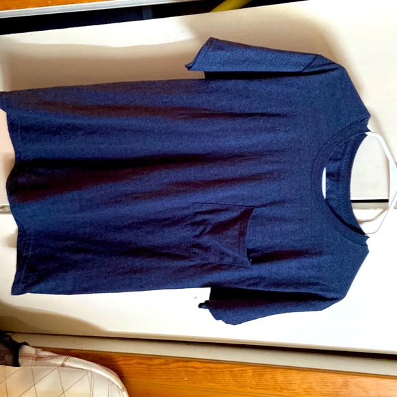 Adult Medium front of the loom tee shirt with pocket on right side - Picture 1 of 1